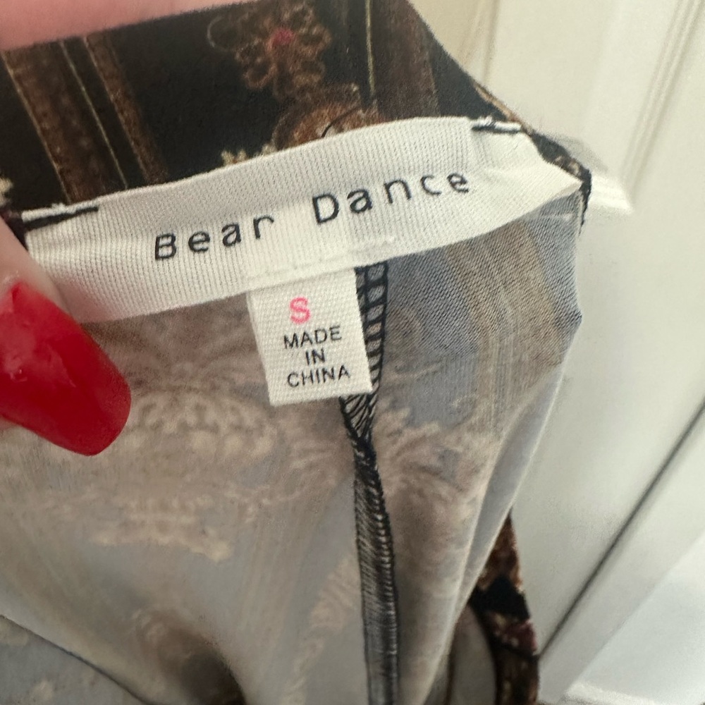 Bear Dance Elegant Patterned Garment - image 2